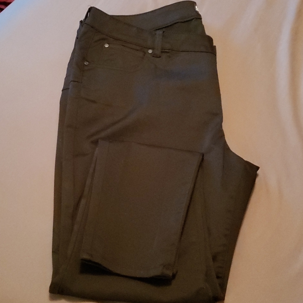 New w/o tags, Mid Rise Skinny Celebrity Pink pamts